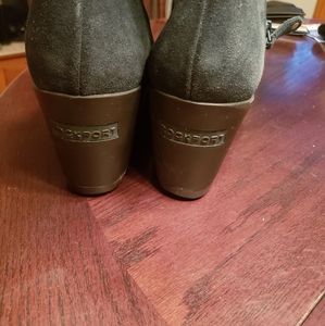 Green mid calf Rockport leather boots